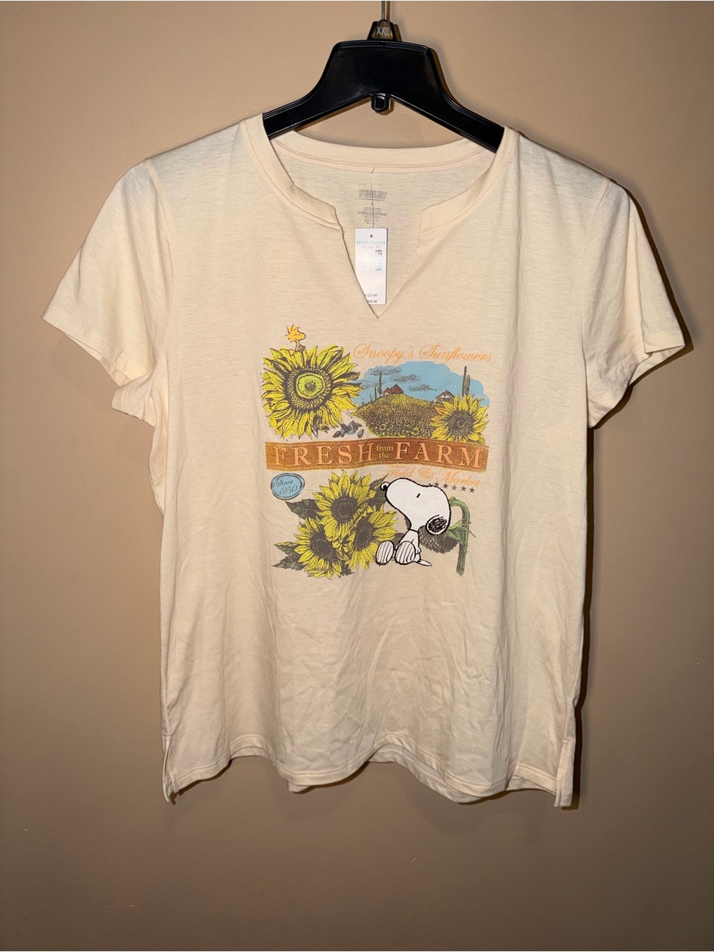 NWT Peanuts Women’s Snoopy's Fall Sunflowers Graphic Tee